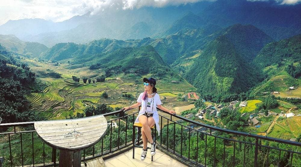 Trang phục nhẹ nhàng check-in cùng những thửa ruộng bậc thang xanh mướt (Nguồn: Internet)